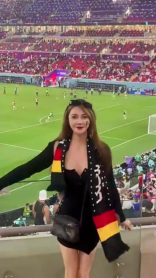 场边的比利时美女球迷